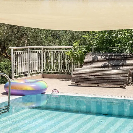 Botonis - Modern Villas, Timeless Beauty