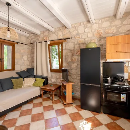 Botonis - Modern Villas, Timeless Beauty *