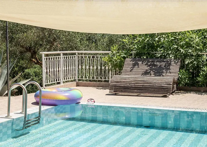 Botonis - Modern Villas, Timeless Beauty