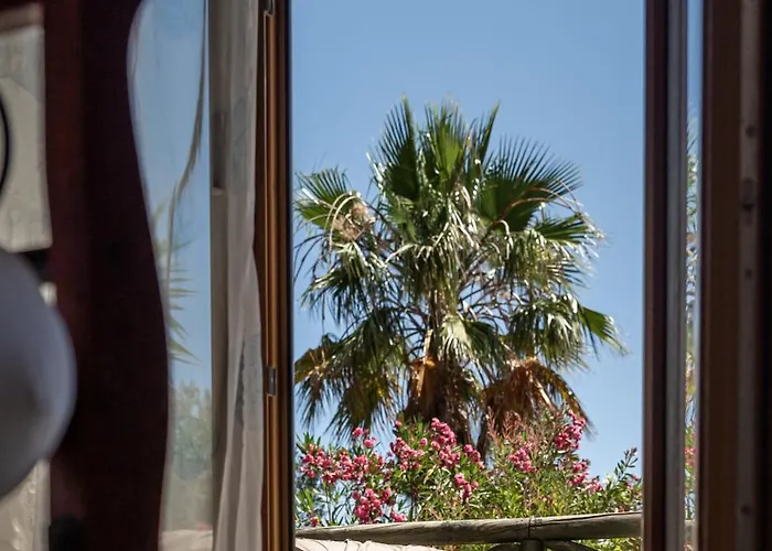 Botonis - Modern Villas, Timeless Beauty