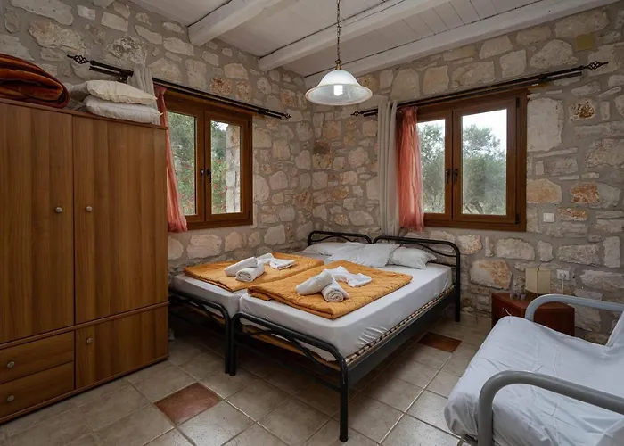 Tatil Evi Botonis - Modern Villas, Timeless Beauty