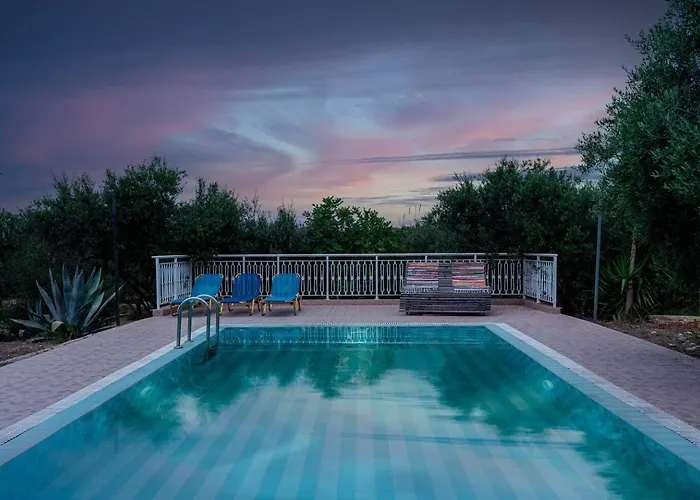 Botonis - Modern Villas, Timeless Beauty